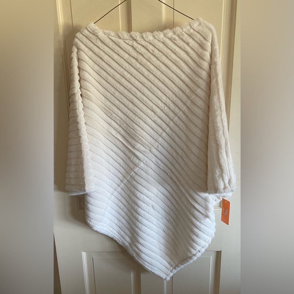 NWT, Love of Fashion, vertical faux fur Poncho, ivory, one size